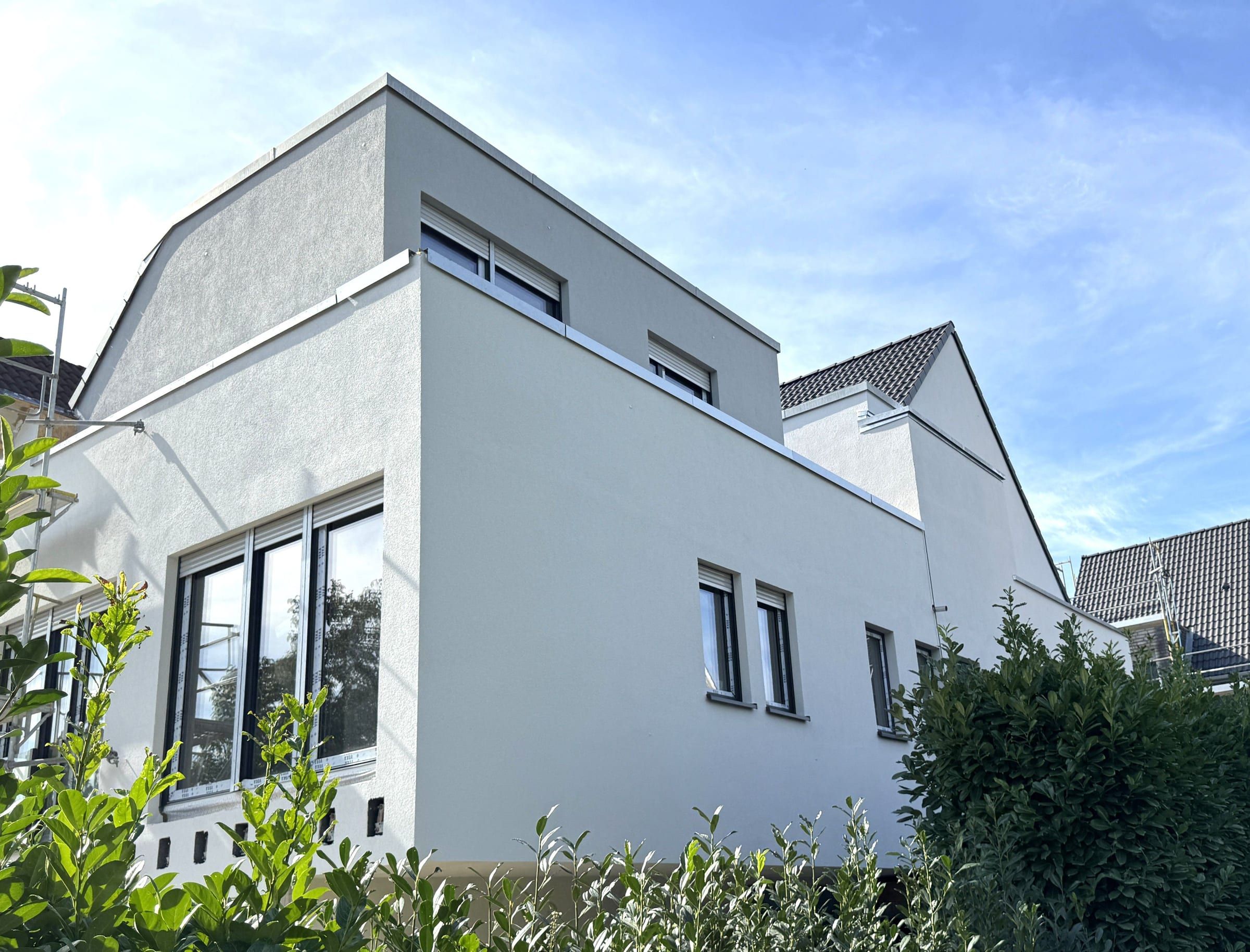 Mehrfamilienhaus in Büderich, Seitenansicht mit Dachterrasse