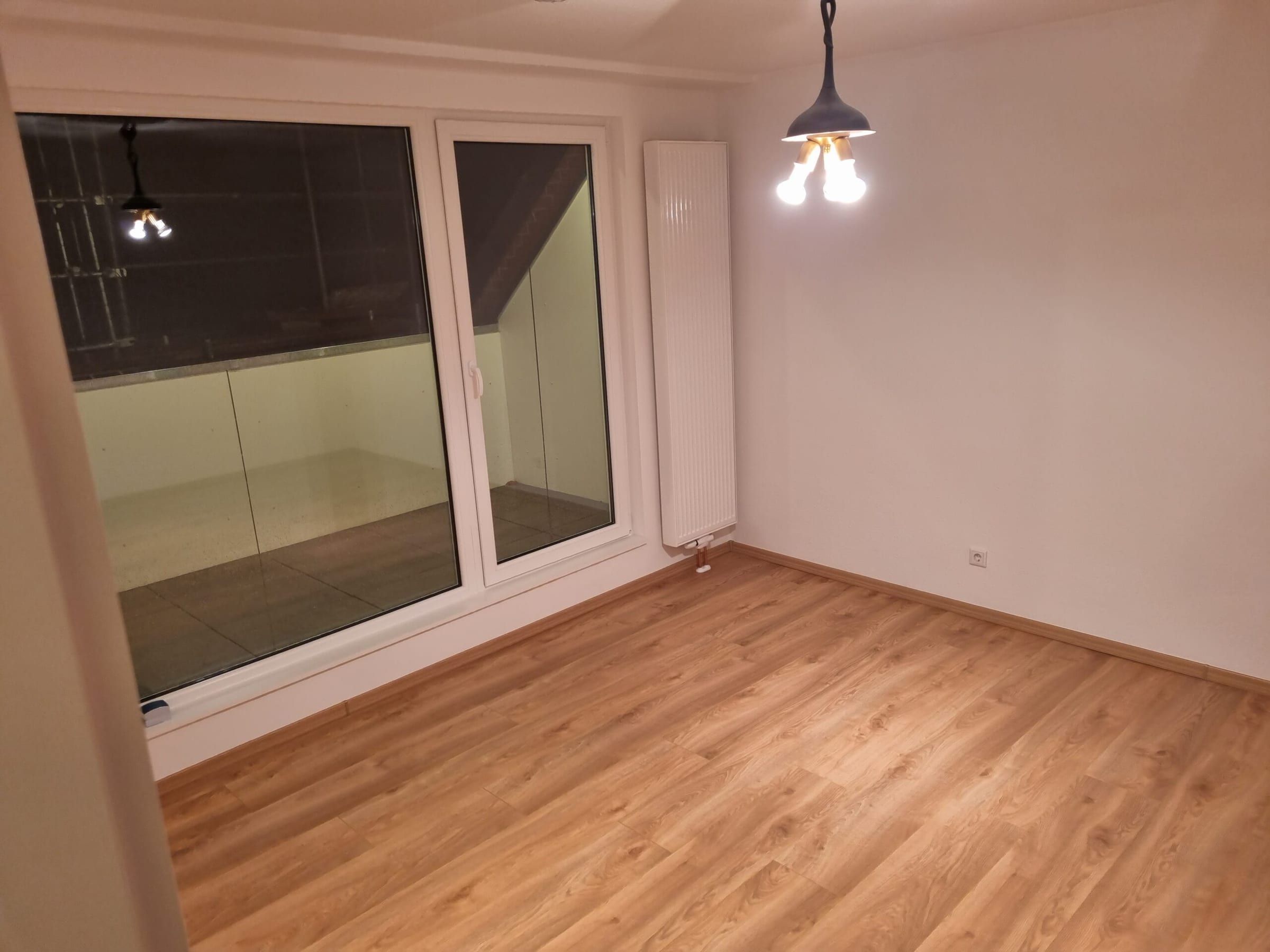 Zimmer mit Balkontür
